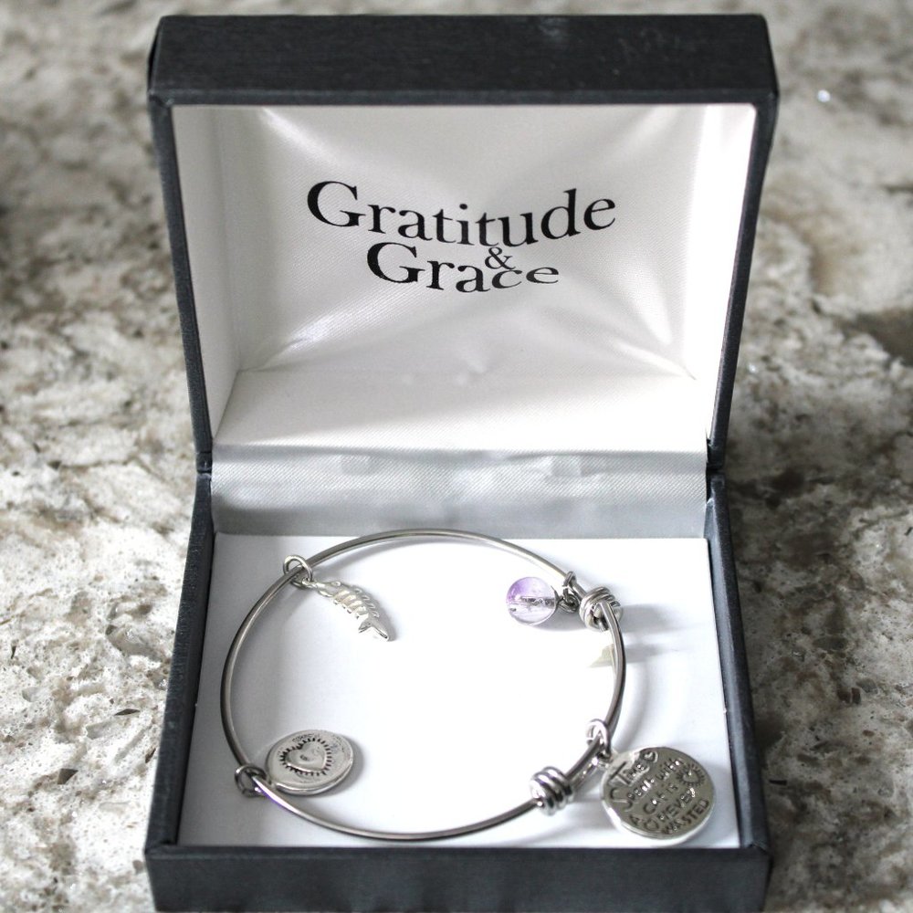 😊 Gratitude & Grace Silver Tone Cat Charm Bracelet